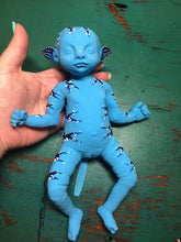 Load image into Gallery viewer, Custom Full body silicone avatar Na&#39;vi fantasy baby 9.4&quot;
