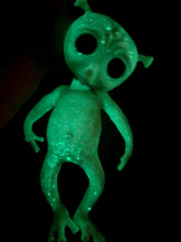 Load image into Gallery viewer, Full body silicone fantasy alien baby Pignoid
