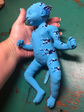 Load image into Gallery viewer, Custom Full body silicone avatar Na&#39;vi fantasy baby 9.4&quot;
