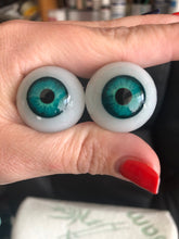 Load image into Gallery viewer, Dolls eyes 24mm
