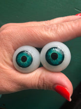 Load image into Gallery viewer, Dolls eyes 24mm
