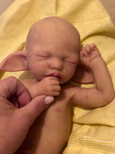 Load image into Gallery viewer, Custom full body silicone baby fairy LILA in soft blend BALD
