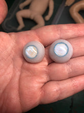 Load image into Gallery viewer, Fantasy Dolls eyes 22 mm

