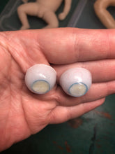 Load image into Gallery viewer, Fantasy Dolls eyes 22 mm
