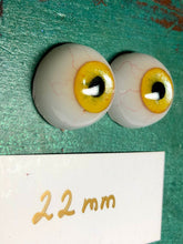 Load image into Gallery viewer, Fantasy Avatar yellow Dolls eyes 22 mm
