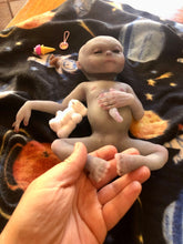 Load image into Gallery viewer, Custom Full body silicone alien baby awake (Hope in super soft blend)
