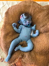 Load image into Gallery viewer, Custom Full body silicone avatar Na&#39;vi fantasy baby (rooted head, flower, rooted tail)
