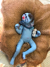 Load image into Gallery viewer, Custom Full body silicone avatar Na&#39;vi fantasy baby (rooted head, flower, rooted tail)
