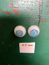 Load image into Gallery viewer, Fantasy Dolls eyes 22 mm
