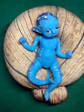 Load image into Gallery viewer, Custom Full body silicone avatar Na&#39;vi fantasy baby girl 9.4&quot; awake
