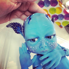 Load image into Gallery viewer, Full body silicone Na&#39;vi baby 12&quot; super soft blend eyes open
