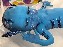 Load image into Gallery viewer, Full body silicone Na&#39;vi baby 12&quot; super soft blend eyes open
