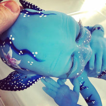 Load image into Gallery viewer, Full body silicone Na&#39;vi baby 12&quot; super soft blend eyes open
