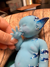 Load image into Gallery viewer, Full body silicone fantasy avatar navi baby girl 8.5”
