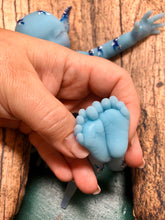 Load image into Gallery viewer, Full body silicone fantasy avatar navi baby girl 8.5”
