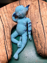 Load image into Gallery viewer, Full body silicone fantasy avatar navi baby girl 8.5”
